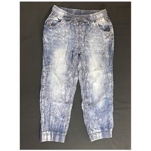 Indigo Rein Acid Wash Capri Joggers Jeans Juniors
